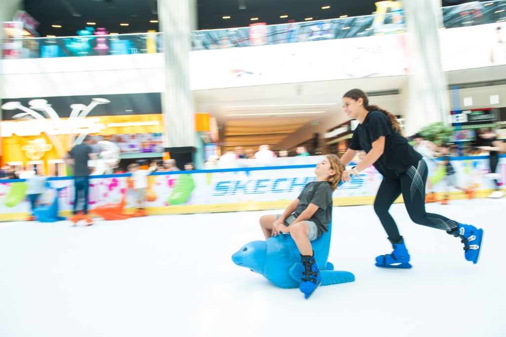 De ce patinajul este alegerea perfectă pentru o zi de vară la mall